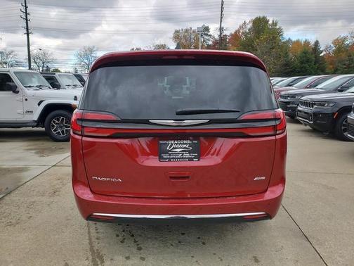 2026 Chrysler Pacifica Select