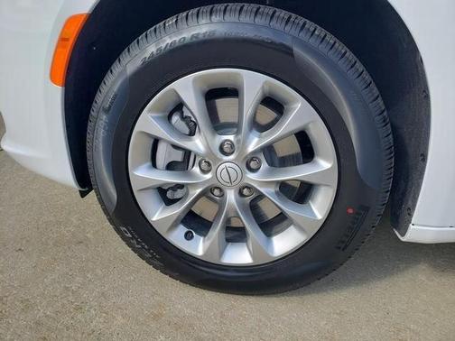 Bright White Clearcoat 2026 Chrysler Pacifica Limited