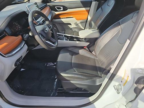 Bright White Clearcoat 2023 Jeep Compass Limited