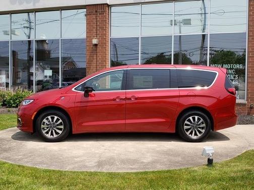 2025 Chrysler Pacifica Hybrid Select