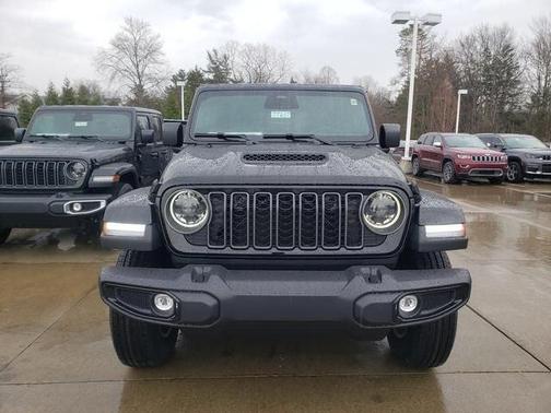 Black Clearcoat 2026 Jeep Gladiator Sport