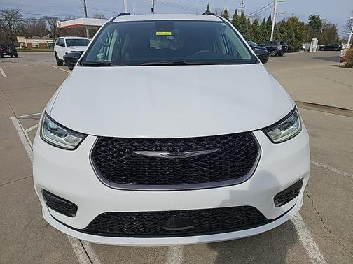 2024 Chrysler Pacifica Hybrid Select