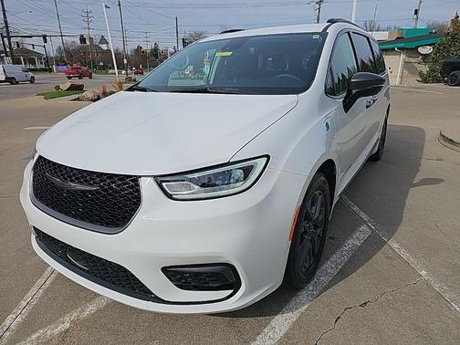 2024 Chrysler Pacifica Hybrid Select