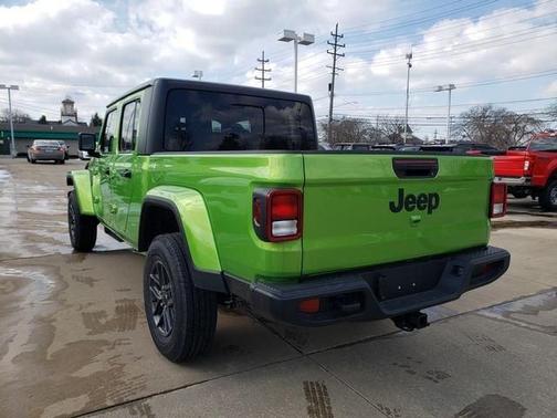 2026 Jeep Gladiator Sport