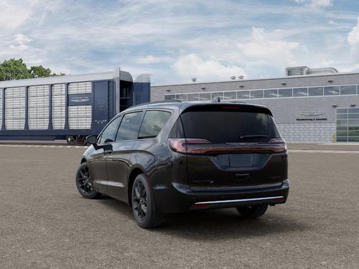 Diamond Black 2025 Chrysler Pacifica Limited