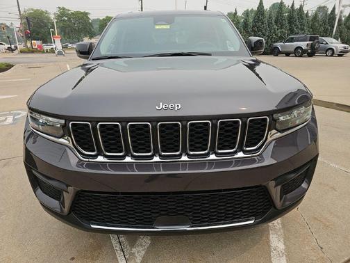 Metallic 2023 Jeep Grand Cherokee Laredo