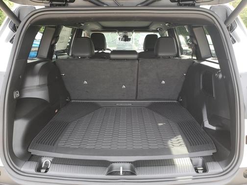 Silver Zynith 2026 Jeep Cherokee Overland