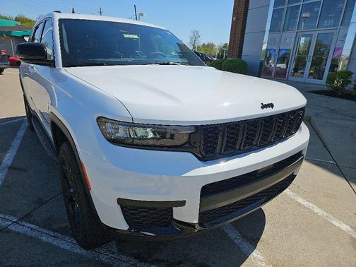 Bright White Clearcoat 2024 Jeep Grand Cherokee L Laredo