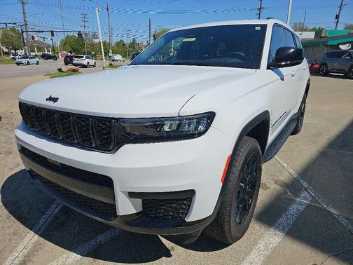 Bright White Clearcoat 2024 Jeep Grand Cherokee L Laredo