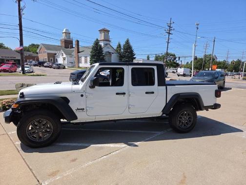 Bright White Clearcoat 2025 Jeep Gladiator Sport