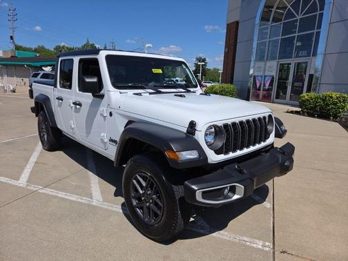 Bright White Clearcoat 2025 Jeep Gladiator Sport