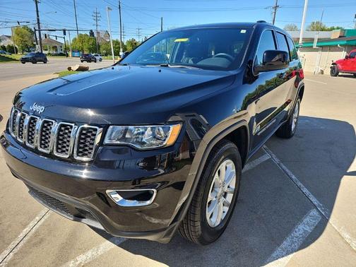 Diamond Black 2021 Jeep Grand Cherokee Laredo