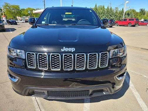Diamond Black 2021 Jeep Grand Cherokee Laredo