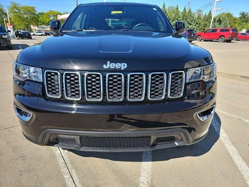 Diamond Black 2021 Jeep Grand Cherokee Laredo