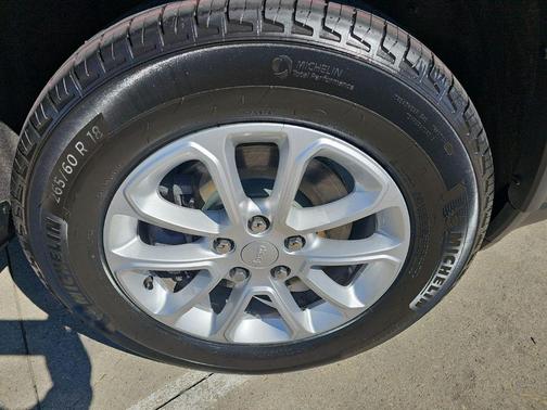 Diamond Black 2021 Jeep Grand Cherokee Laredo