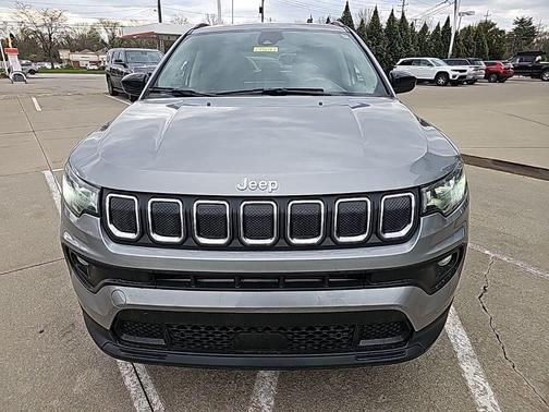 Billet Silver Metallic Clearcoat 2022 Jeep Compass Latitude Lux