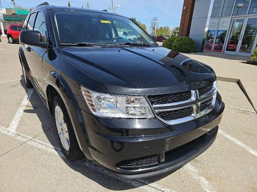Pitch Black Clearcoat 2018 Dodge Journey SE