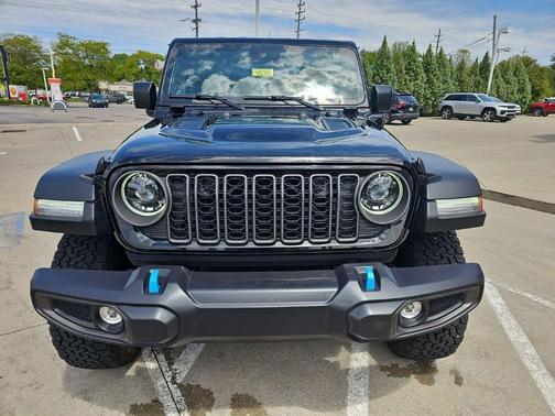 Black Clearcoat 2025 Jeep Wrangler 4xe Rubicon