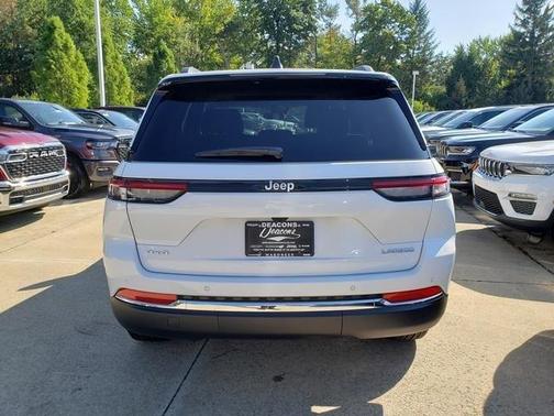 2025 Jeep Grand Cherokee Laredo