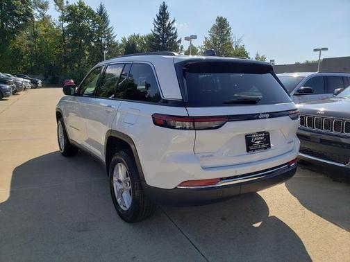 2025 Jeep Grand Cherokee Laredo