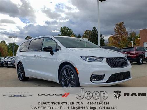 2026 Chrysler Pacifica Select