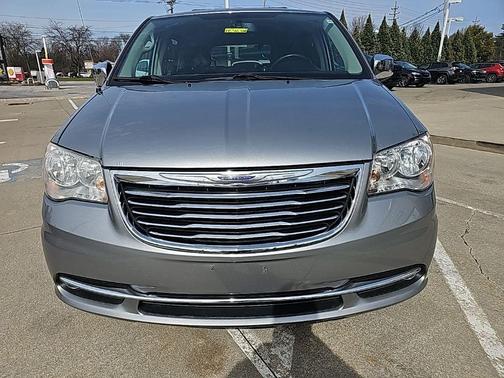 2014 Chrysler Town & Country Touring-L