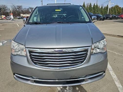 2014 Chrysler Town & Country Touring-L