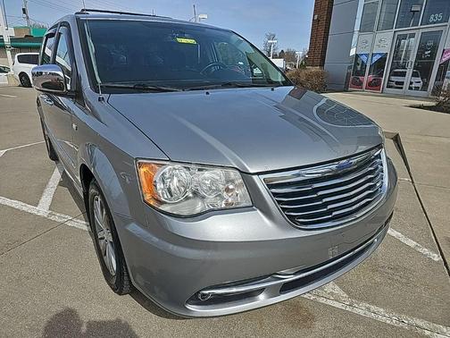 2014 Chrysler Town & Country Touring-L