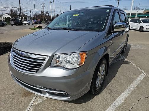 2014 Chrysler Town & Country Touring-L