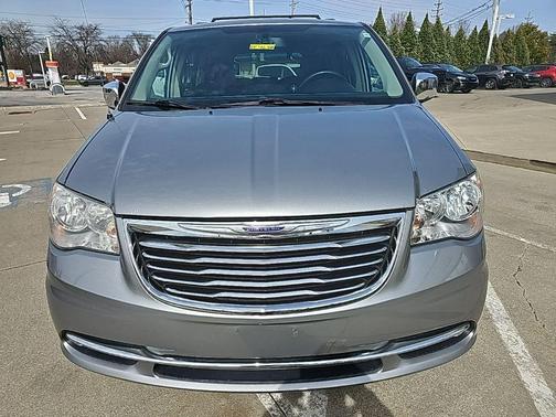 2014 Chrysler Town & Country Touring-L