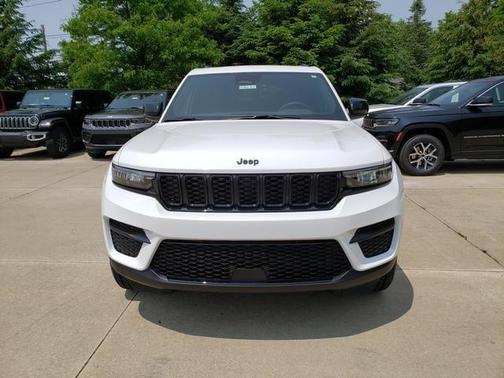 2025 Jeep Grand Cherokee Laredo