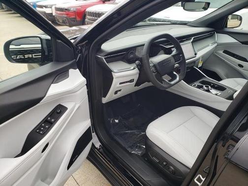 Diamond Black 2026 Jeep Cherokee LAREDO/LIMITED