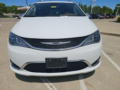 Bright White Clearcoat 2019 Chrysler Pacifica Limited
