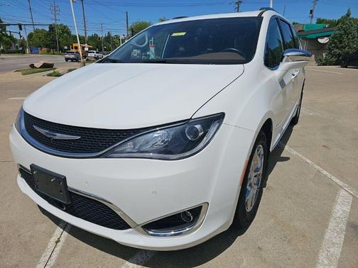 Bright White Clearcoat 2019 Chrysler Pacifica Limited