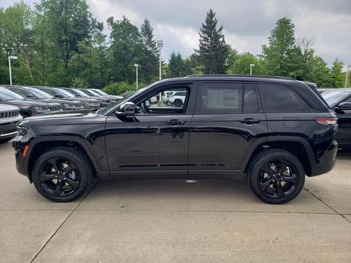2025 Jeep Grand Cherokee Laredo