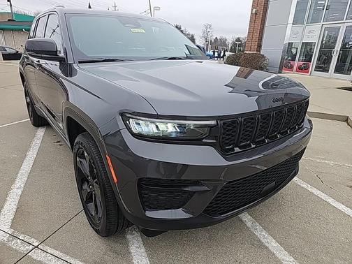 2025 Jeep Grand Cherokee Laredo