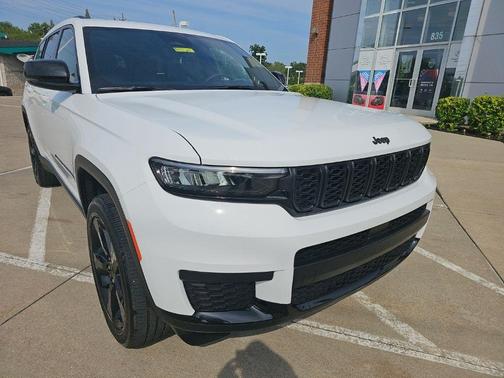 Bright White Clearcoat 2025 Jeep Grand Cherokee L Laredo