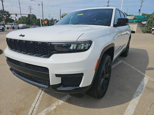 Bright White Clearcoat 2025 Jeep Grand Cherokee L Laredo