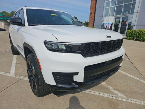 Bright White Clearcoat 2025 Jeep Grand Cherokee L Laredo