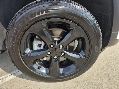 Bright White Clearcoat 2025 Jeep Grand Cherokee L Laredo