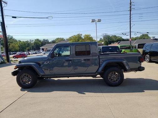 2025 Jeep Gladiator Sport