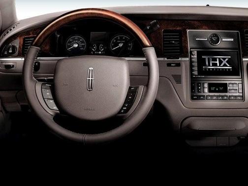 Tan 2009 Lincoln Town Car Signature Limited