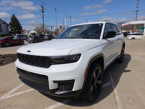 Bright White Clearcoat 2024 Jeep Grand Cherokee L Laredo