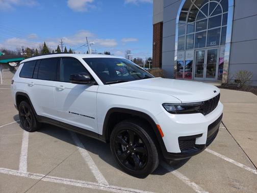 Bright White Clearcoat 2024 Jeep Grand Cherokee L Laredo