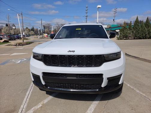 Bright White Clearcoat 2024 Jeep Grand Cherokee L Laredo