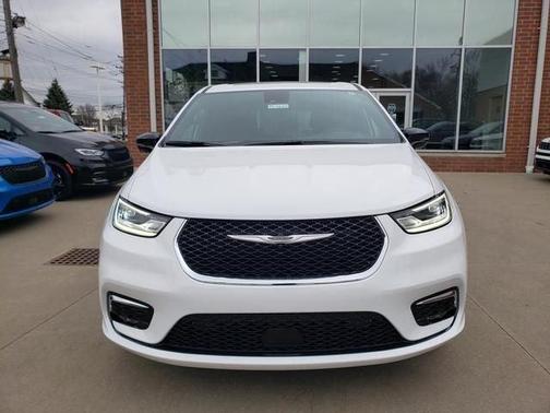 Bright White Clearcoat 2026 Chrysler Pacifica Limited