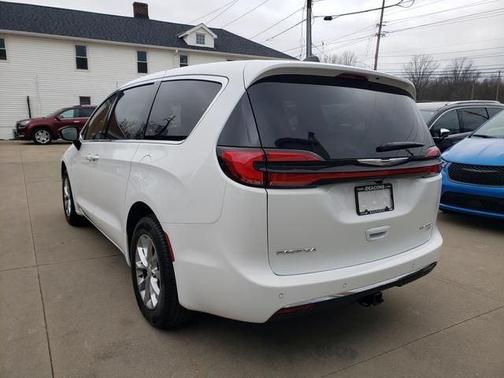Bright White Clearcoat 2026 Chrysler Pacifica Limited