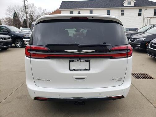 Bright White Clearcoat 2026 Chrysler Pacifica Limited
