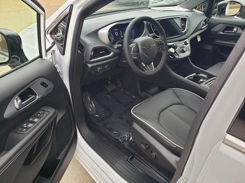 Bright White Clearcoat 2026 Chrysler Pacifica Limited