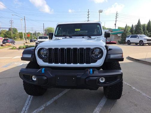 Bright White Clearcoat 2025 Jeep Wrangler 4xe Rubicon